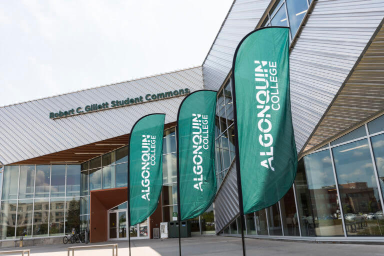 học phí du học canada